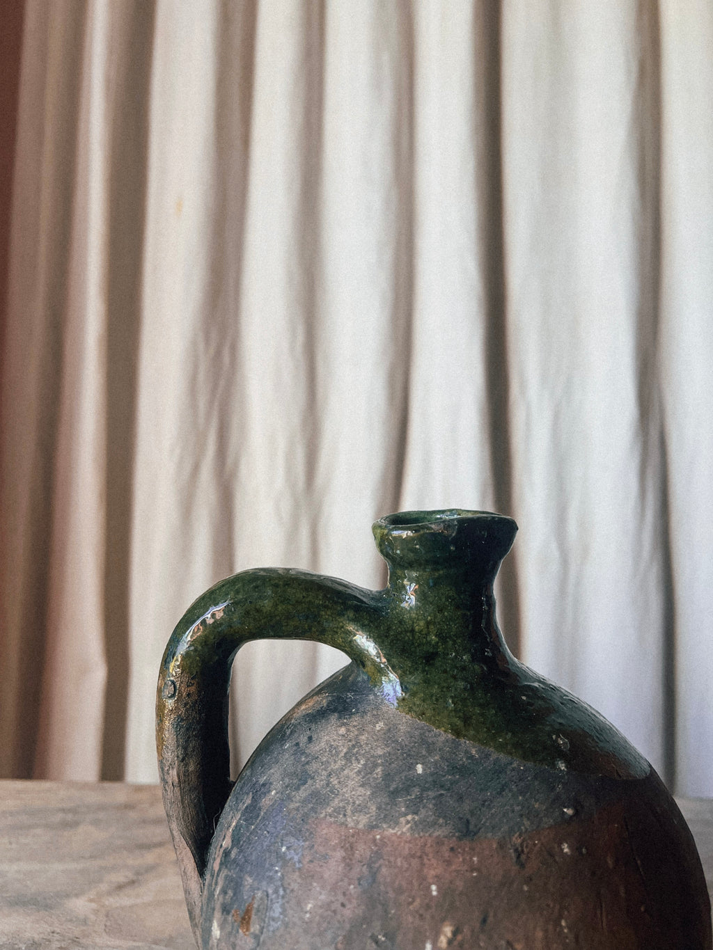 Green-Glazed Terracotta Oil Jug / Cruche