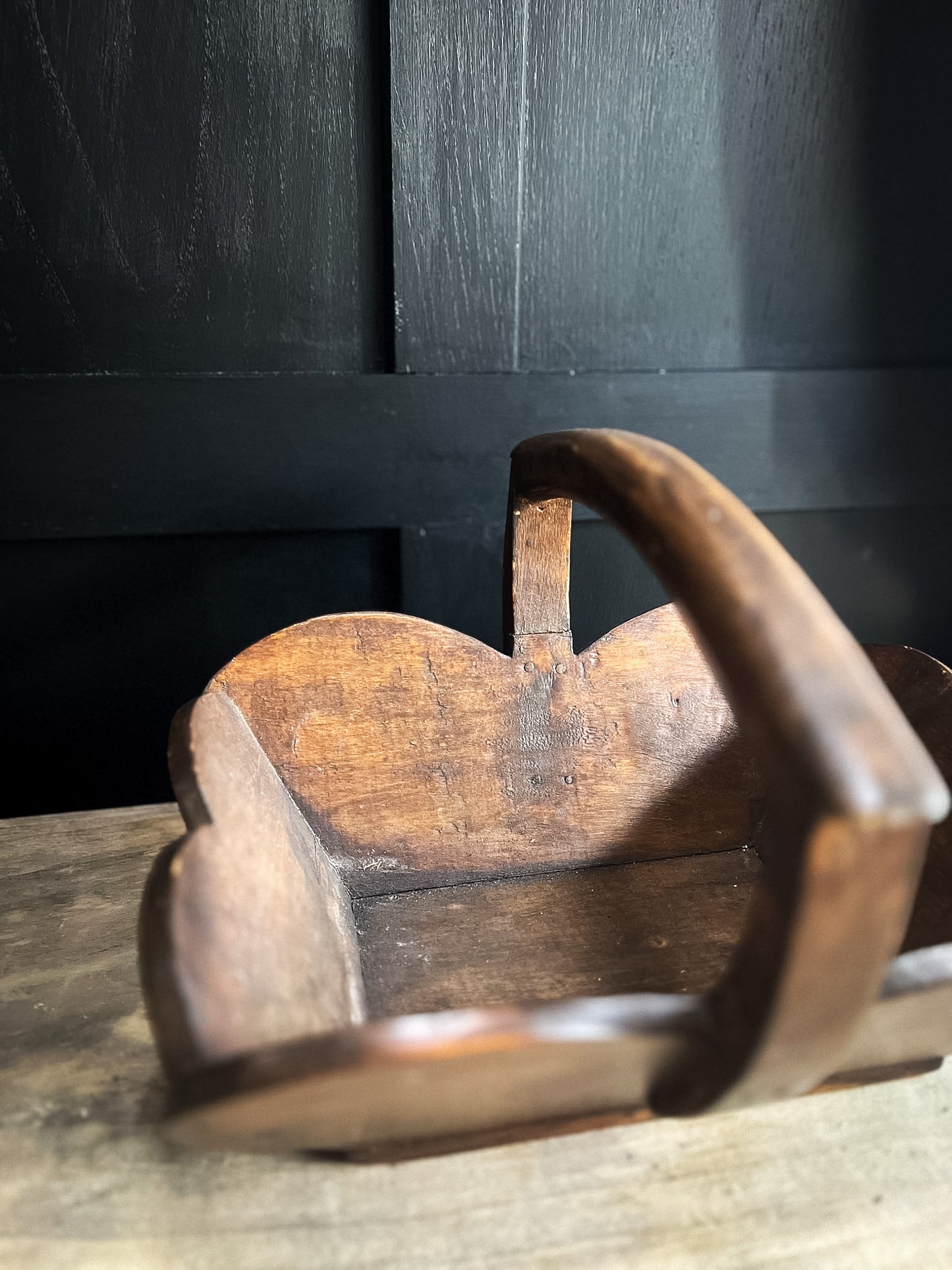 Panier rustique en bois festonné fait main avec poignée 
