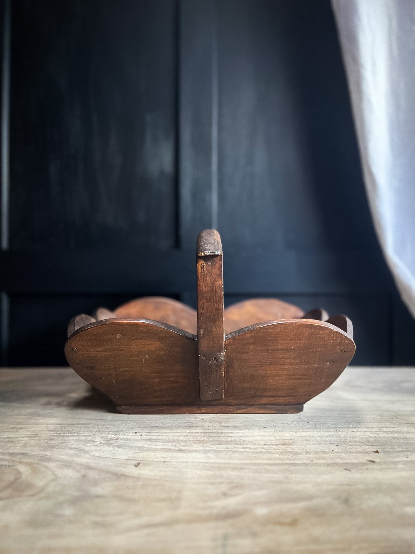 Panier rustique en bois festonné fait main avec poignée 