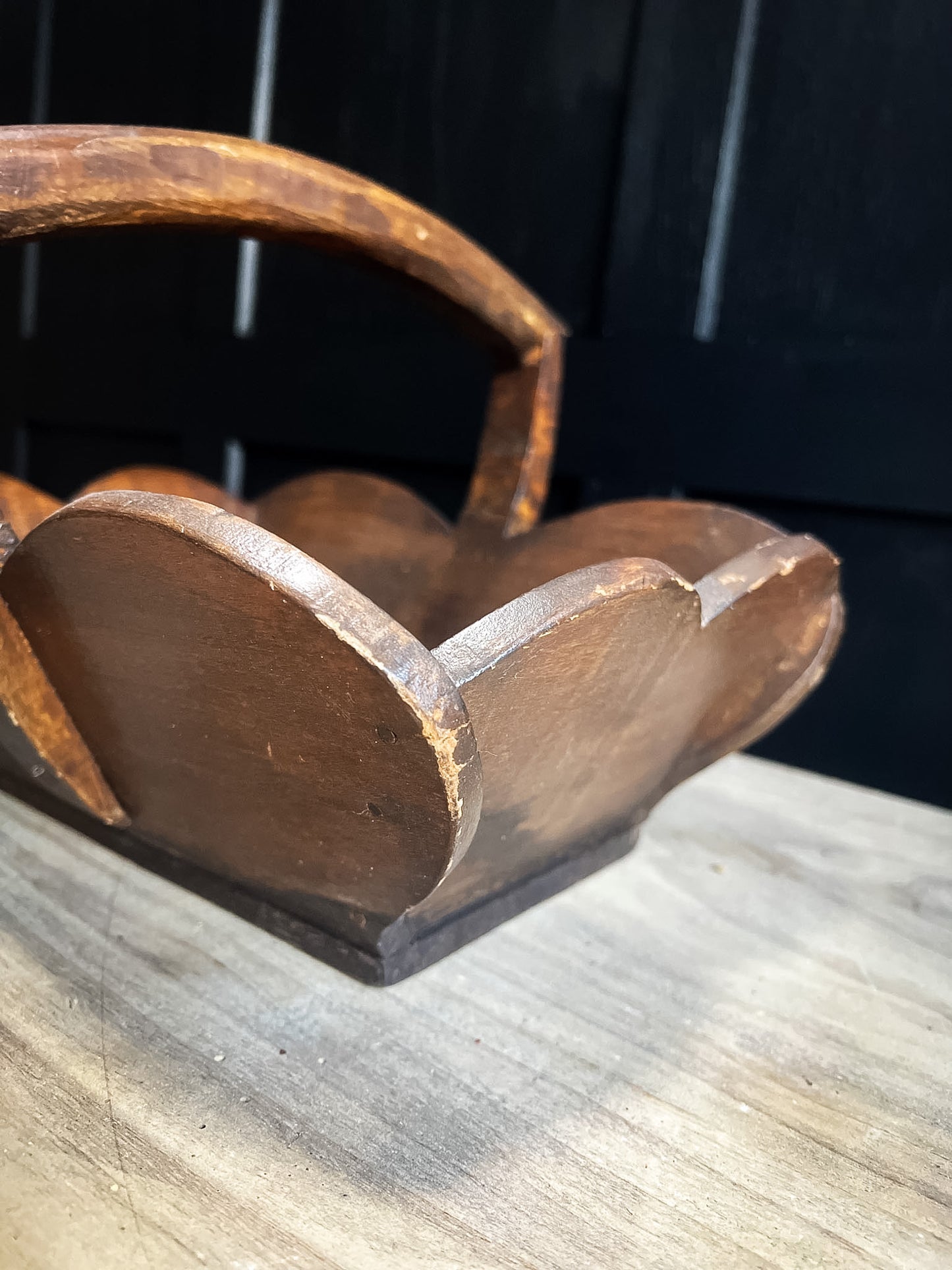 Panier rustique en bois festonné fait main avec poignée 