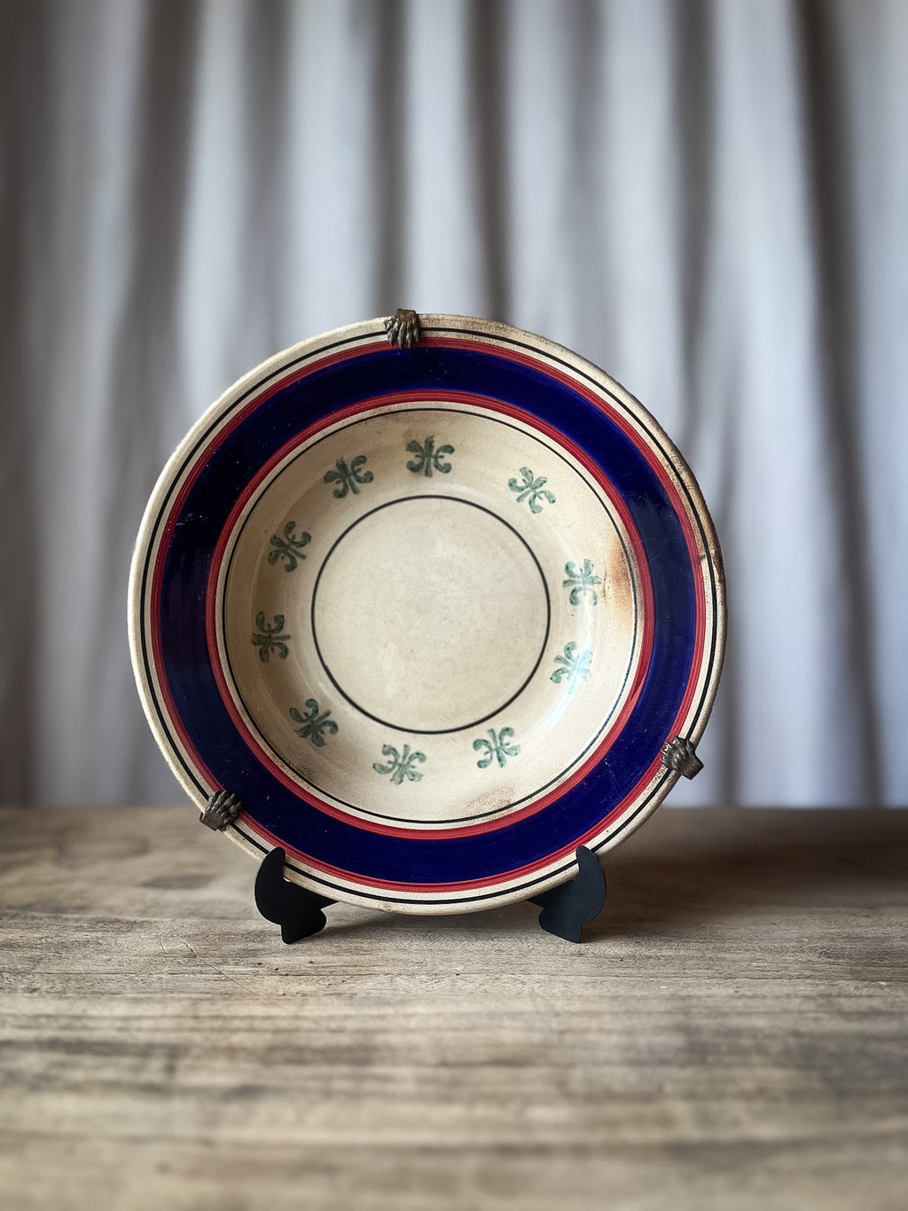 Flor de Lis Faience Plate — Terre de Fer, Choisy-le-Roi