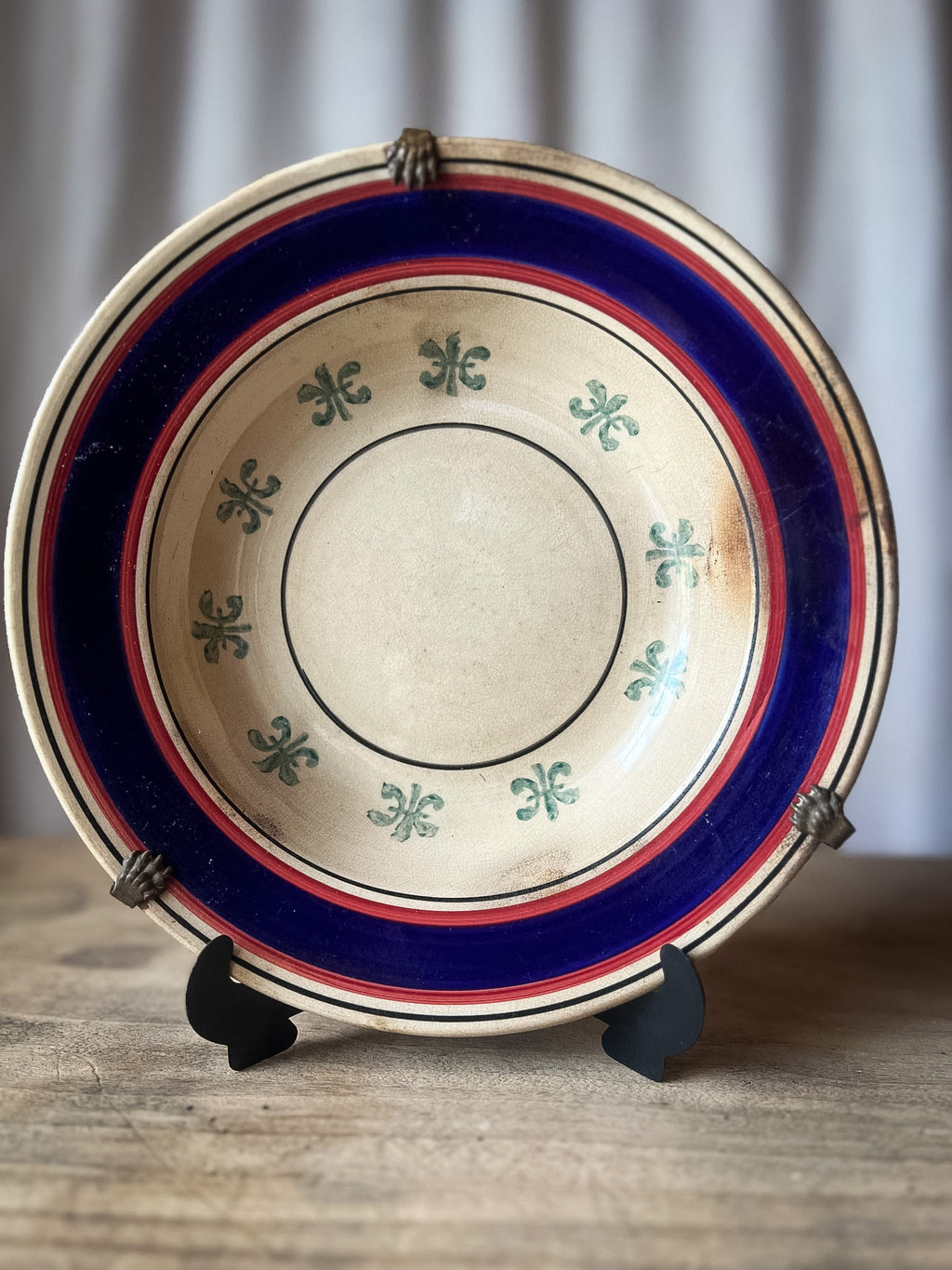Flor de Lis Faience Plate — Terre de Fer, Choisy-le-Roi