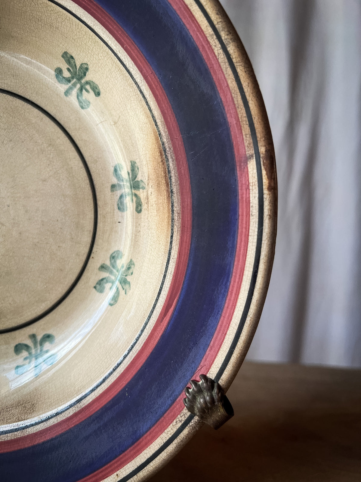Flor de Lis Faience Plate — Terre de Fer, Choisy-le-Roi