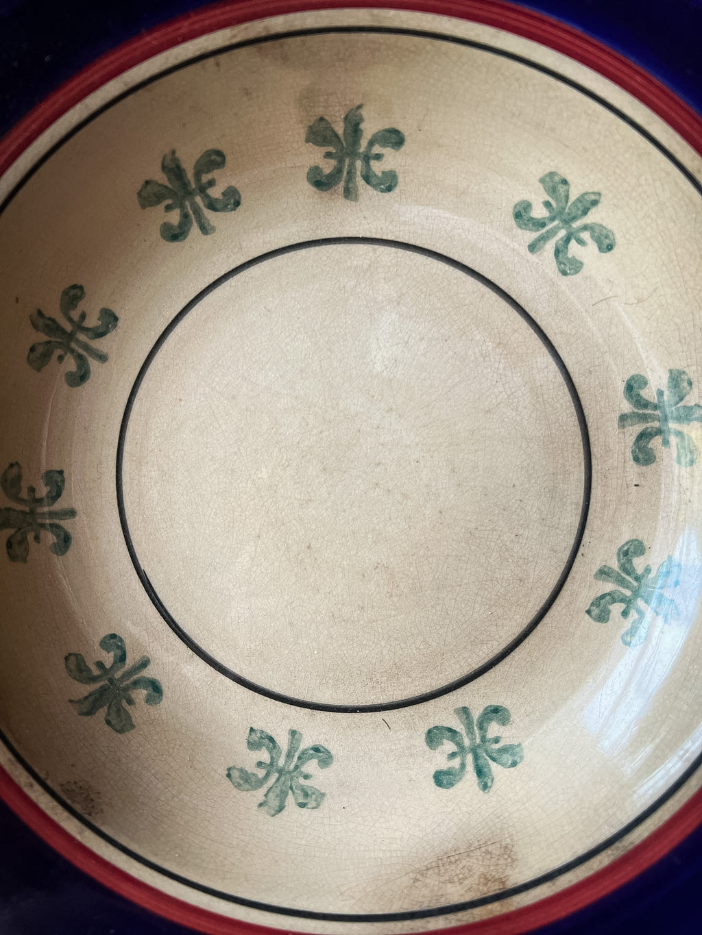 Flor de Lis Faience Plate — Terre de Fer, Choisy-le-Roi