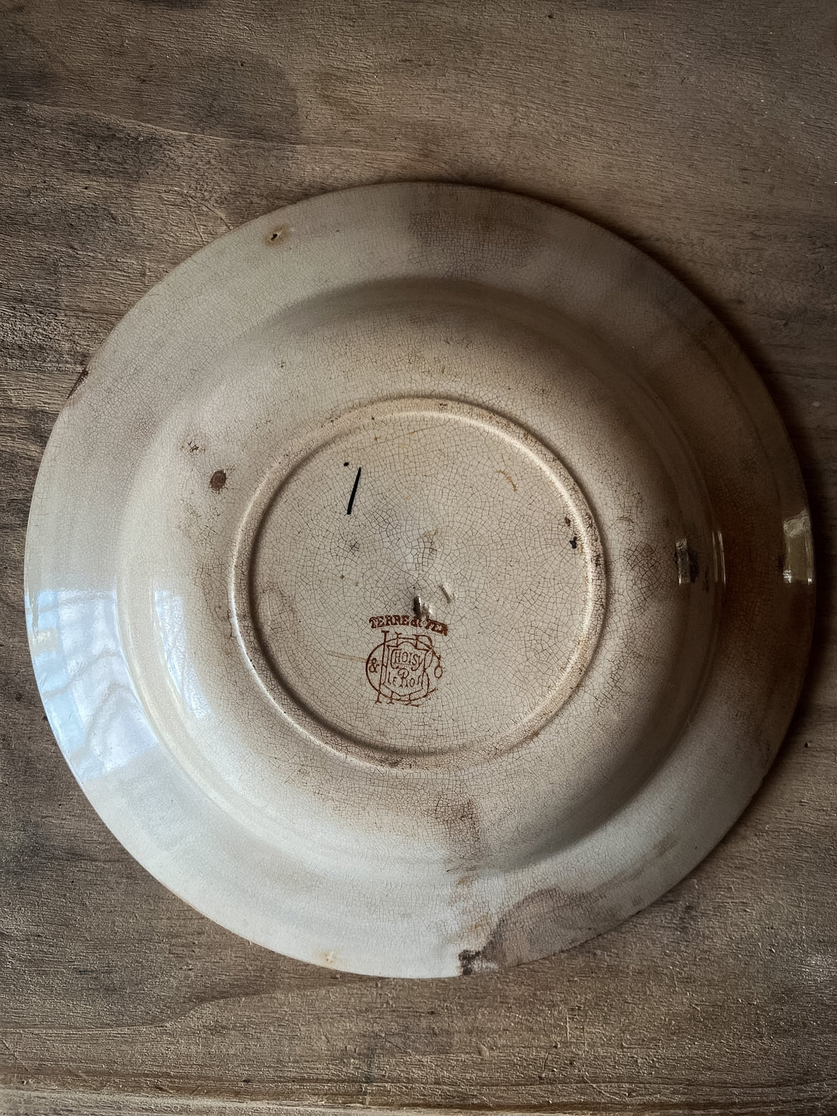 Flor de Lis Faience Plate — Terre de Fer, Choisy-le-Roi