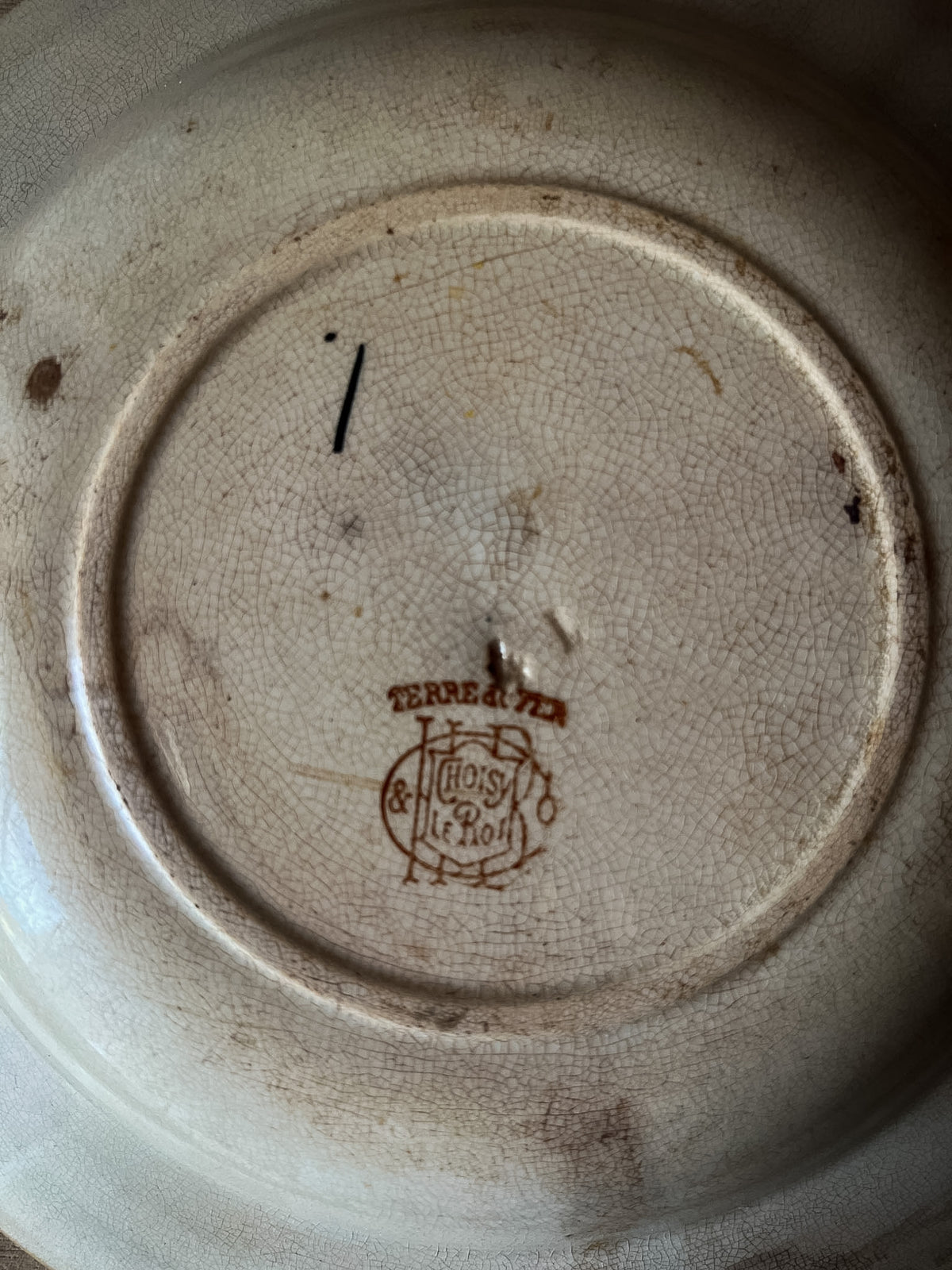Flor de Lis Faience Plate — Terre de Fer, Choisy-le-Roi