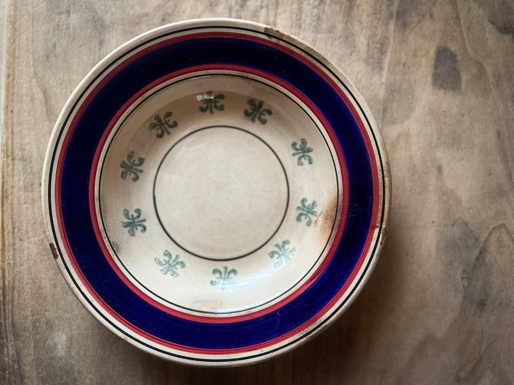 Flor de Lis Faience Plate — Terre de Fer, Choisy-le-Roi